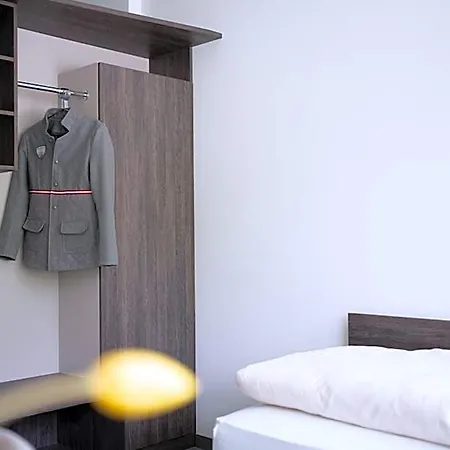 Eee Hotel