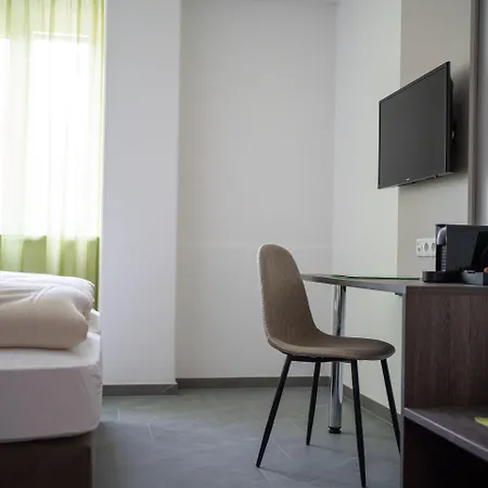 Eee Hotel 3*