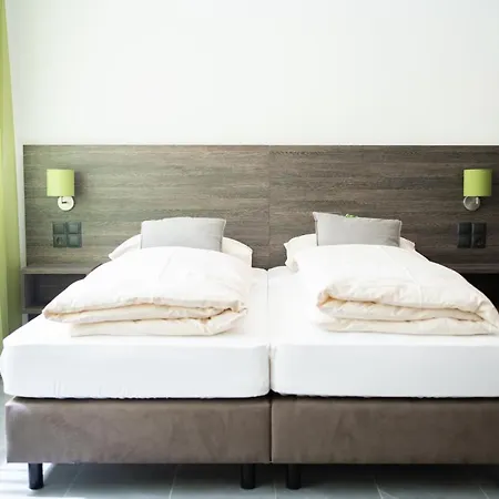 Hotel Eee 3*